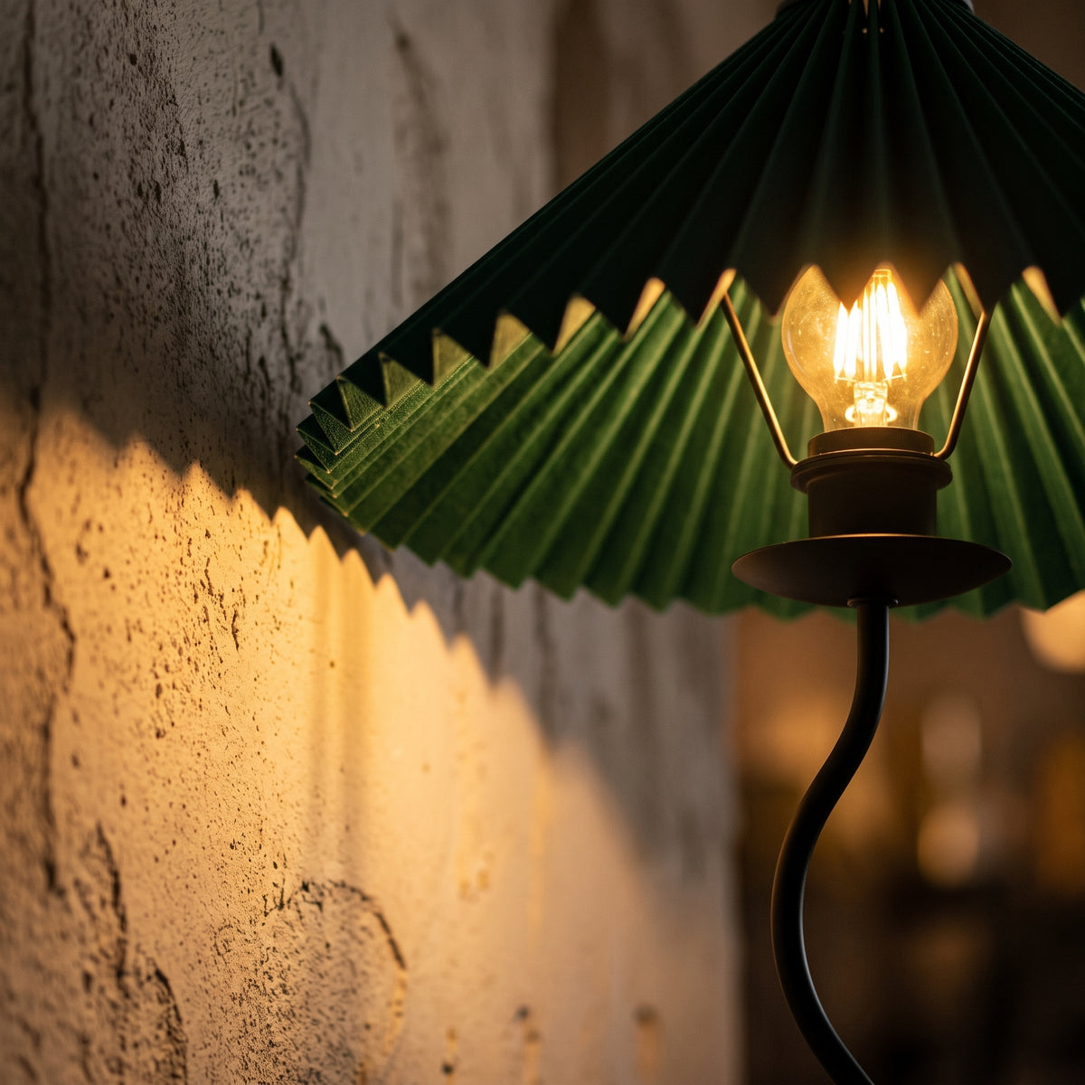 Pleated Floor Lamp - Minimalist Fabric Shade Standing Light for Living Room & Bedroom
